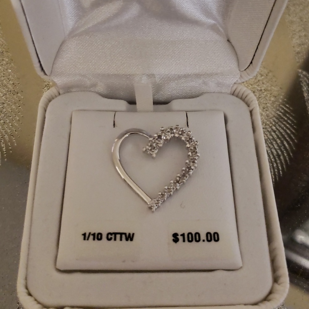 Diamond heart pendant